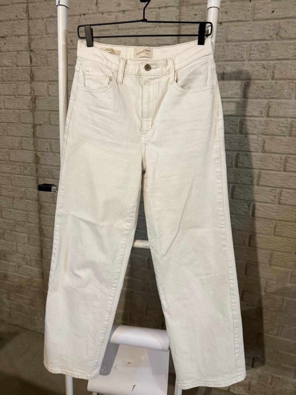 Universal Thread White Straight-Leg Jeans